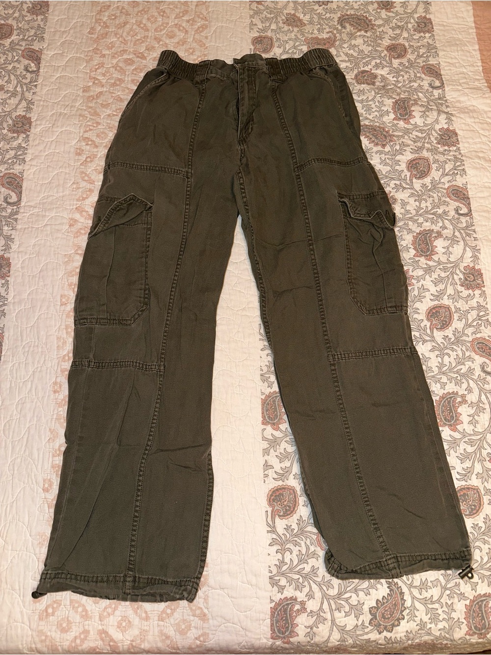 Aeropostale Women’s Olive Cargo Pants